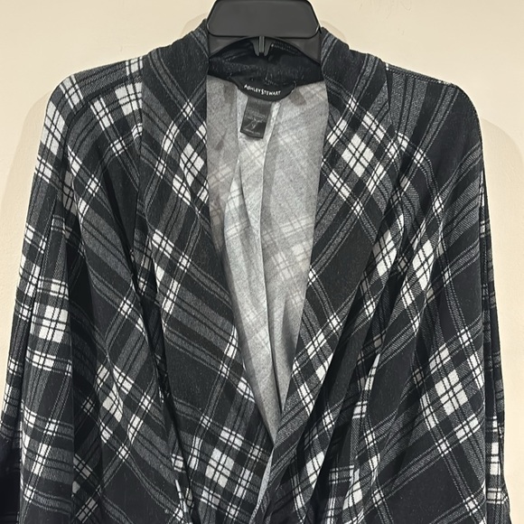 Ashley Stewart Black White Plaid Cape Shawl Size 12 - Picture 2 of 8